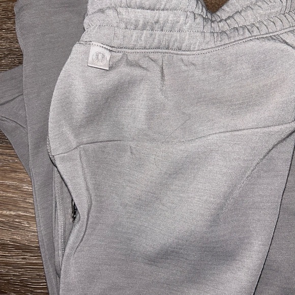 Lululemon Athletica Men's Light Gray Pants - Picture 4 of 5